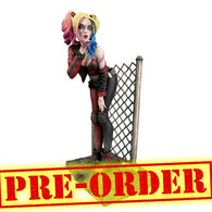(PREORDER) 8" DC Comics Gallery - DCeased Harley Quinn Figure Statue Diorama Diamond Select Toys